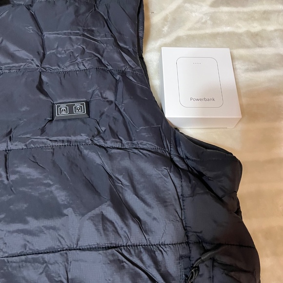 Battery Powered Heated Vest - Size L Comes With Battery - Picture 2 of 9